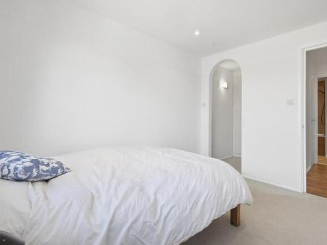 Flat for sale in Wanstead, Greater London