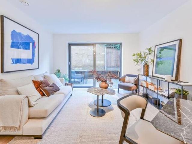 Flat for sale in Kentish Town, Greater London