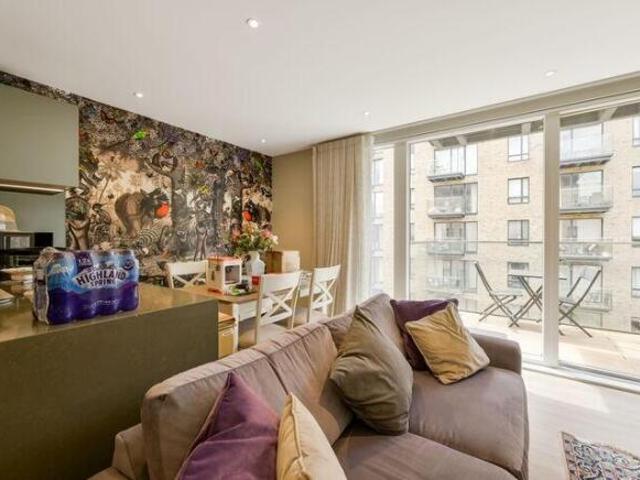 Flat for sale in Brentford End, Greater London