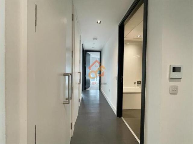 Flat for sale in Cat Hill, England