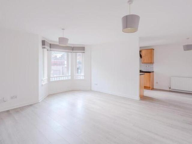 Flat for sale in Tollcross, Scotland