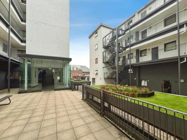 Flat for sale in Calderstones