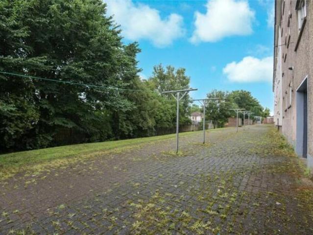 Flat for sale in Croftfoot, Scotland