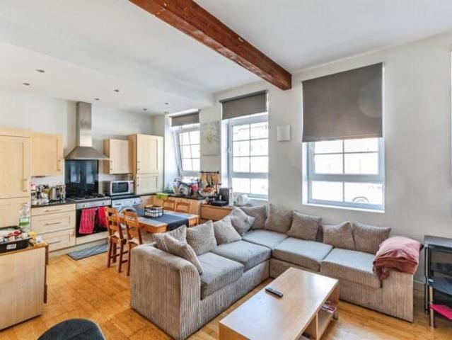 Flat for sale in Phippsville, Northampton