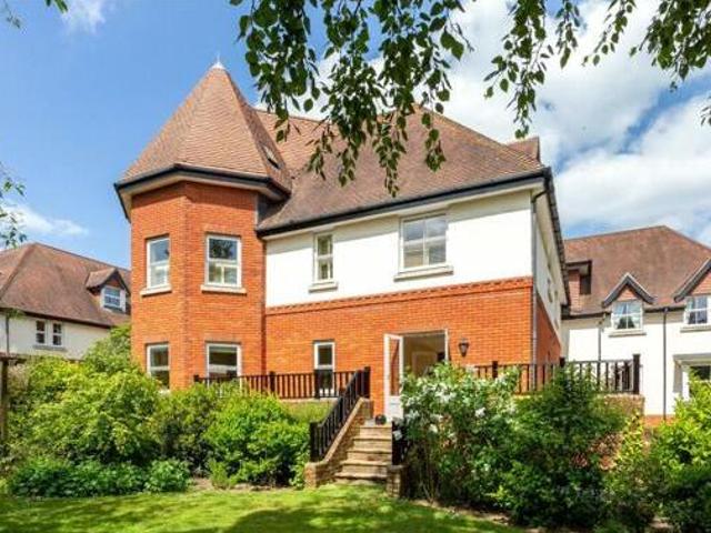 House for sale in Ascot
