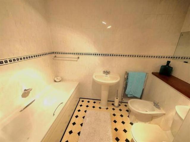 Flat for sale in Temple, Scotland