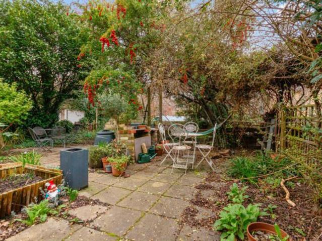 Flat for sale in Cat Hill