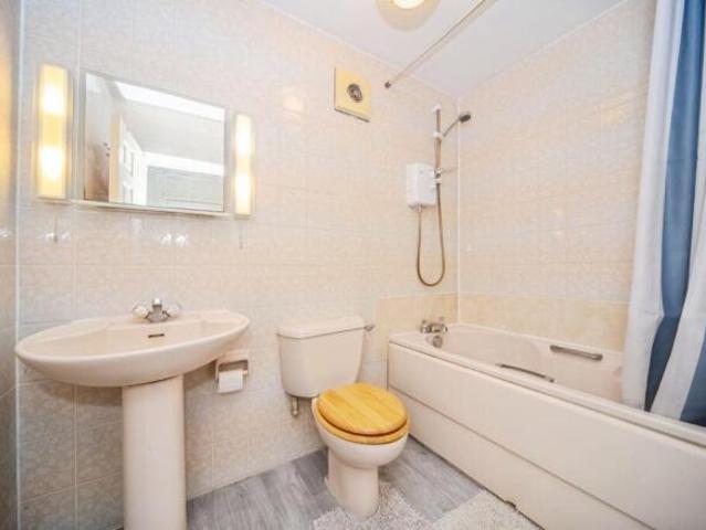 Flat for sale in Barton Stacey, Hampshire