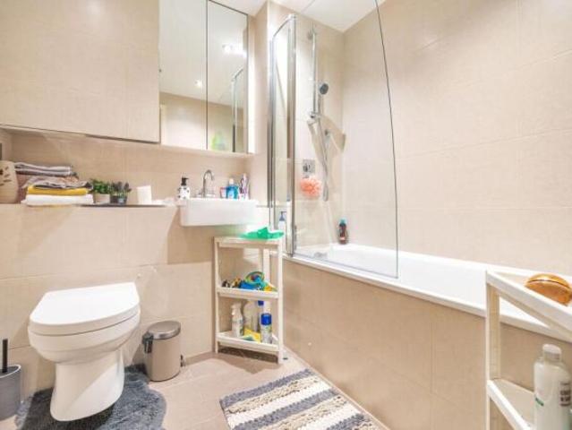 Flat for sale in North Watford, Hertfordshire