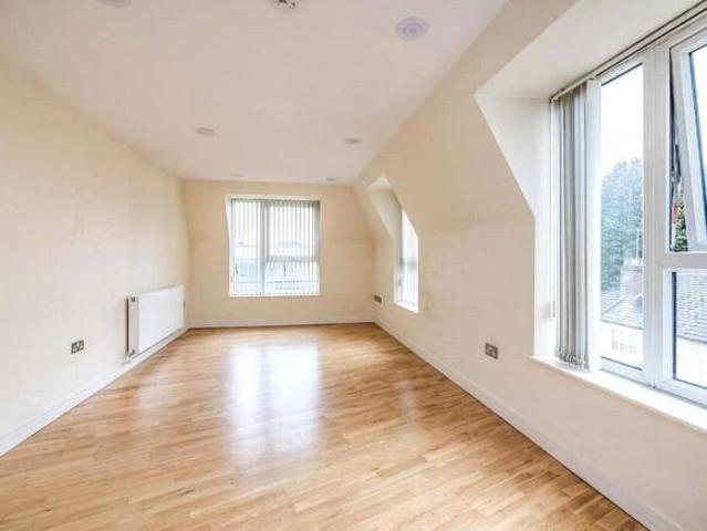Flat for sale in Watford Heath, North Watford