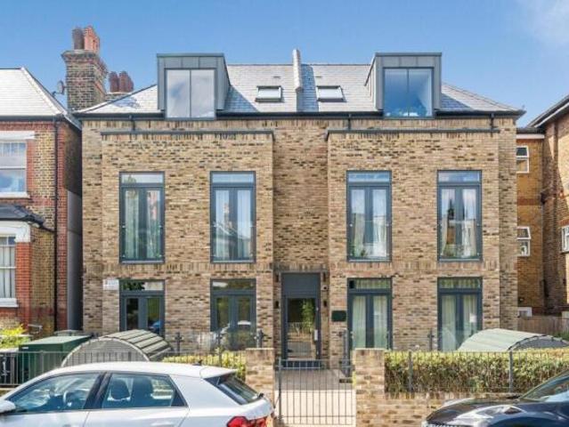 Flat for sale in West Norwood, Greater London