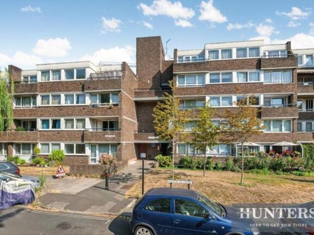 Flat for sale in Brentford End, Greater London