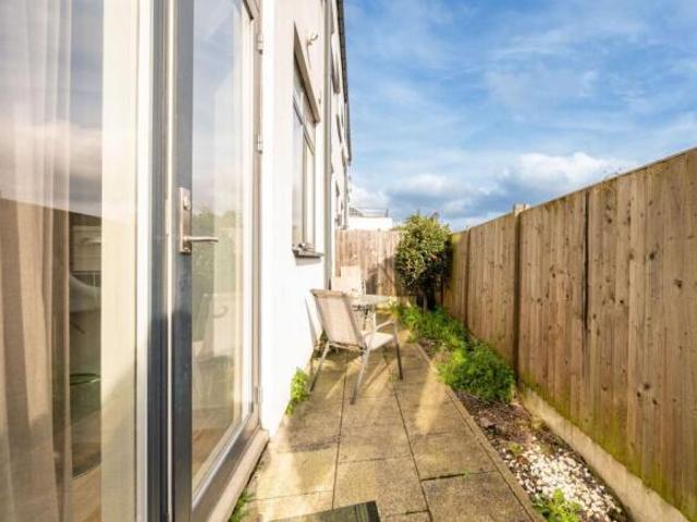Flat for sale in Deepcut, Surrey