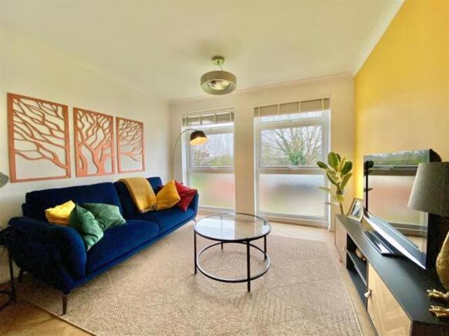 Flat for sale in Gloucester, Gloucestershire