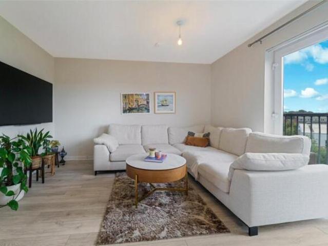Flat for sale in Strathbungo, Scotland