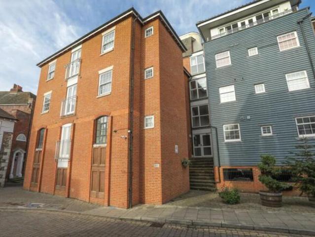 Flat for sale in The Bridge, Kent