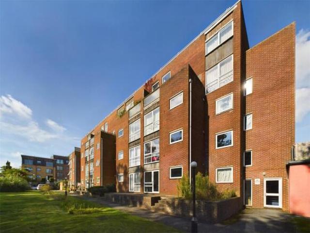 Flat for sale in Kintbury, West Berkshire
