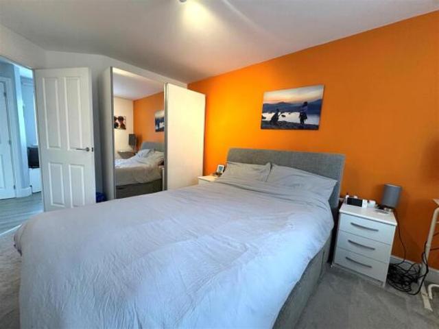Flat for sale in Kingswood, North Watford
