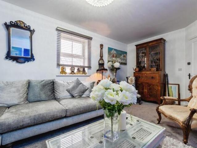 Flat for sale in Belgrave, Old Wharf