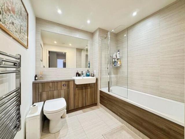 Flat for sale in Beaufort, Wales