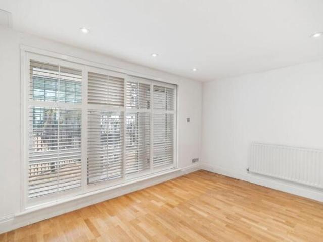 Flat for sale in Warwick, Warwickshire