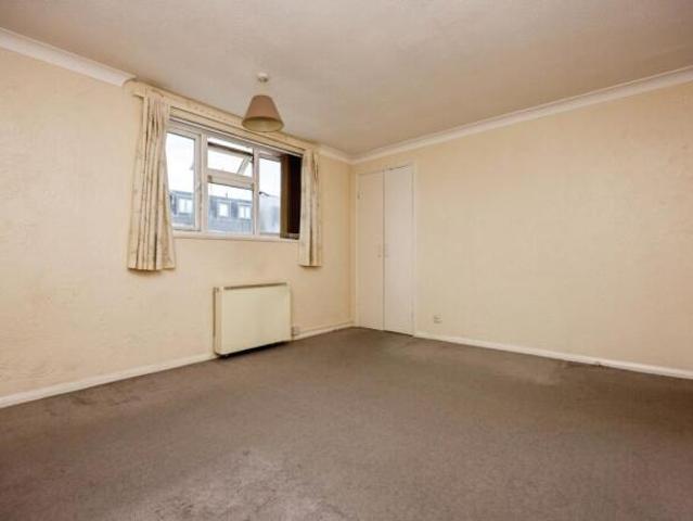 Flat for sale in Westborough, Surrey