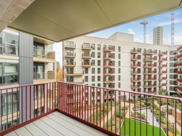 Flat for sale in Belfield, Burnedge
