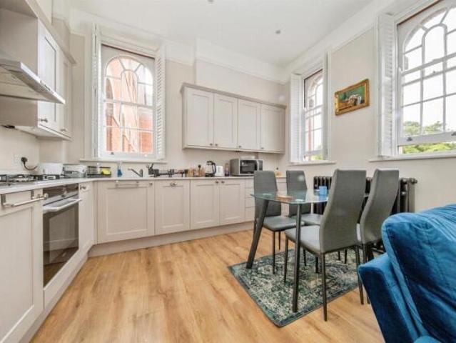 Flat for sale in California, Key Street