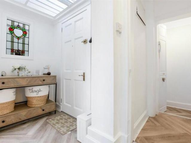 Flat for sale in Dowanhill, Scotland