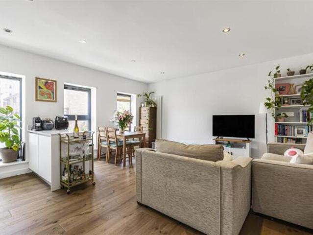 Flat for sale in Putney, Greater London