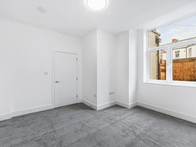Flat for sale in London Borough of Ealing, Greater London