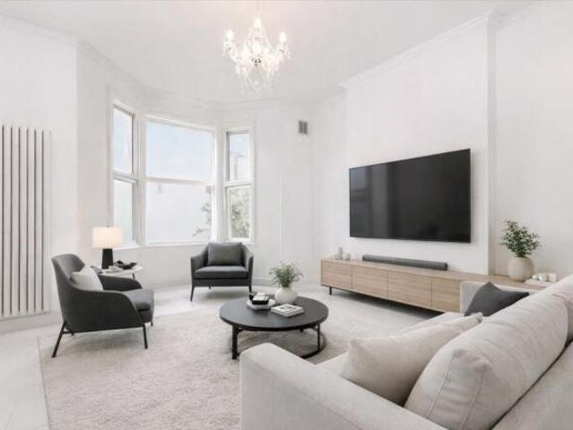 Flat for sale in London Borough of Hammersmith and Fulham, Greater London