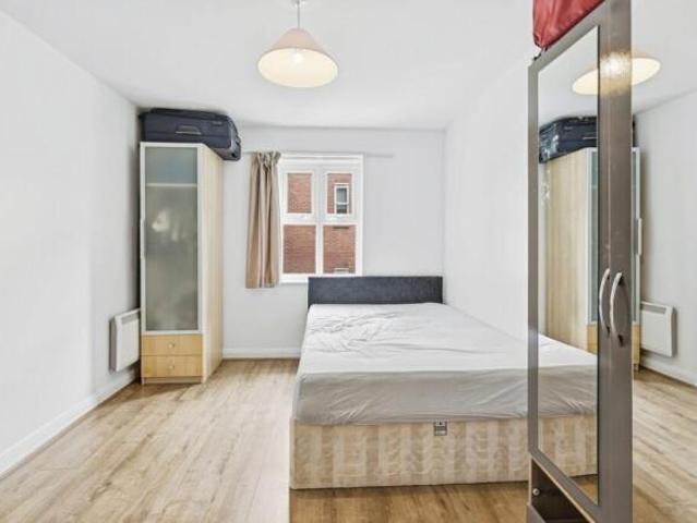 Flat for sale in Northampton, Northamptonshire