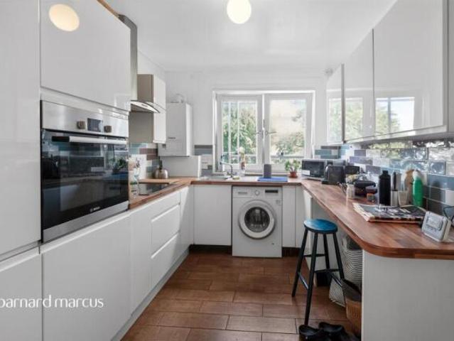 Flat for sale in Stockwell, Greater London