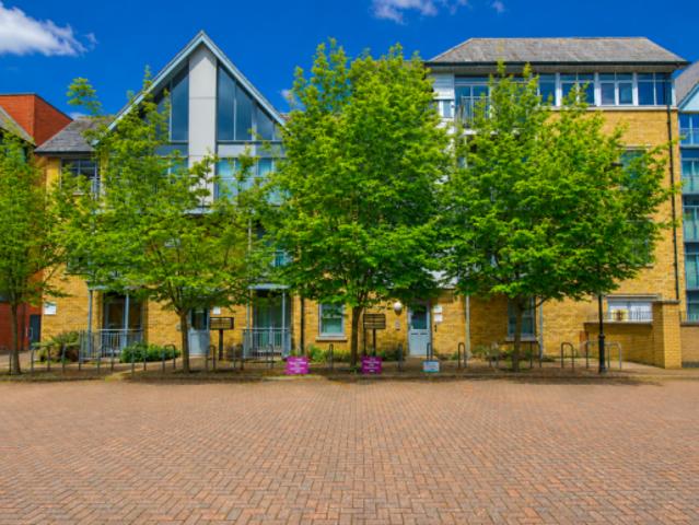 Flat for sale in The Bridge, Kent