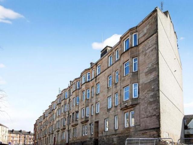 Flat for sale in Haghill, Scotland