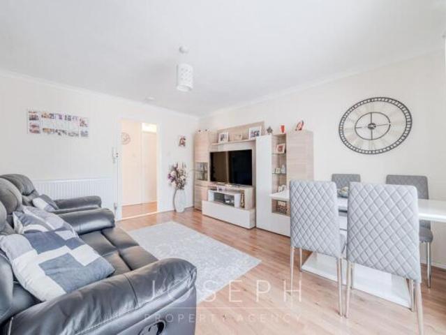 Flat for sale in Key Street, Suffolk