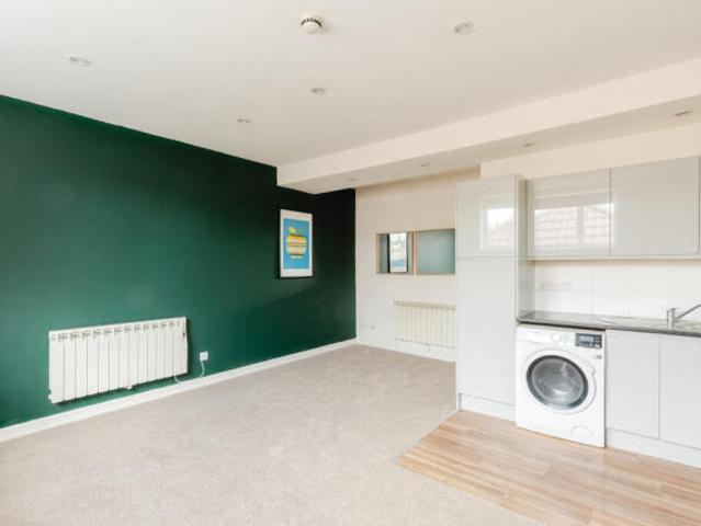 Flat for sale in South Lane, West Yorkshire