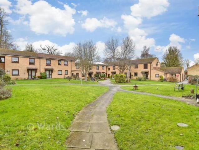 Flat for sale in The Bridge, Kent