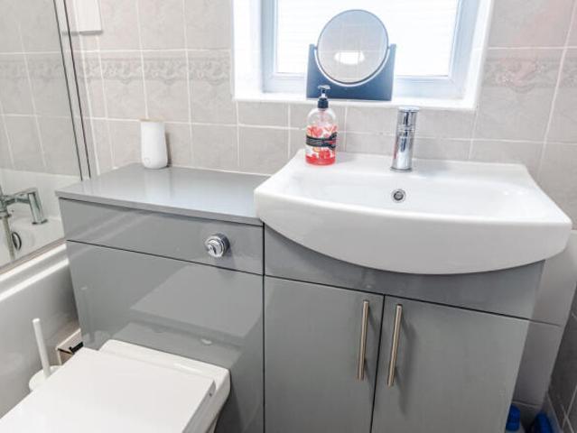 Flat for sale in Alwoodley, Leeds