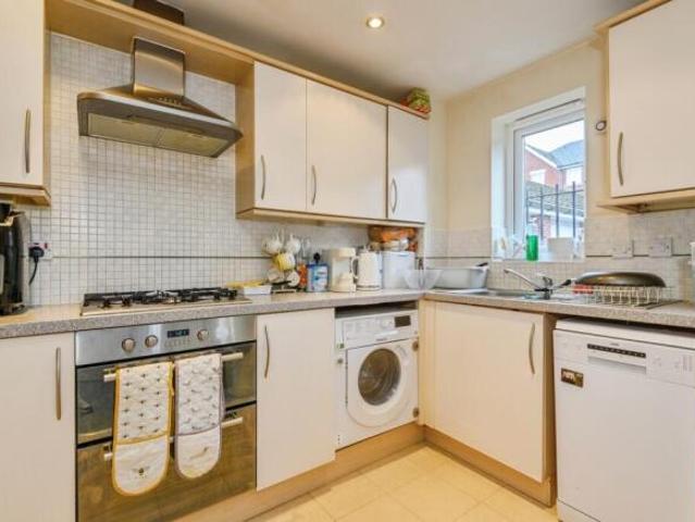 Flat for sale in Huddersfield, Kirklees