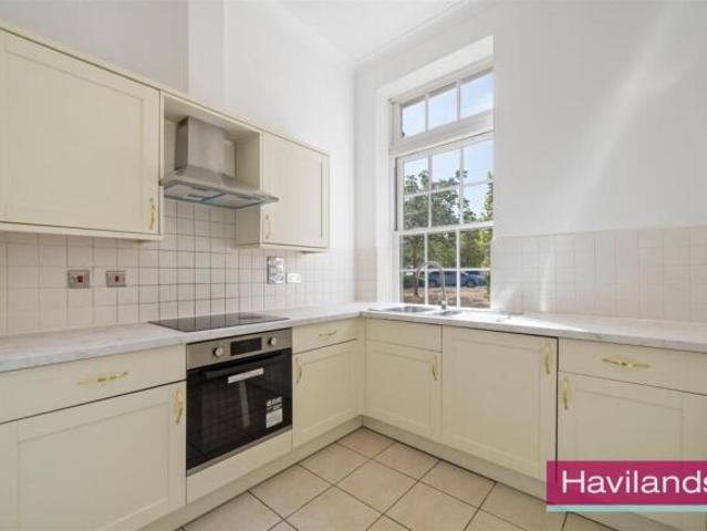 Flat for sale in Oakwood, Greater London
