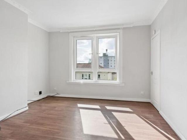 Flat for sale in Knightswood, Scotland