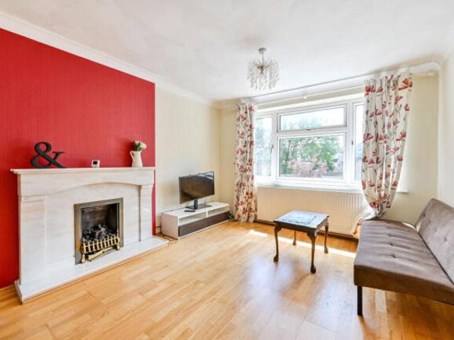 Flat for sale in New Malden, Greater London
