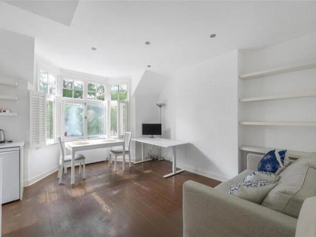 Flat for sale in Cat Hill
