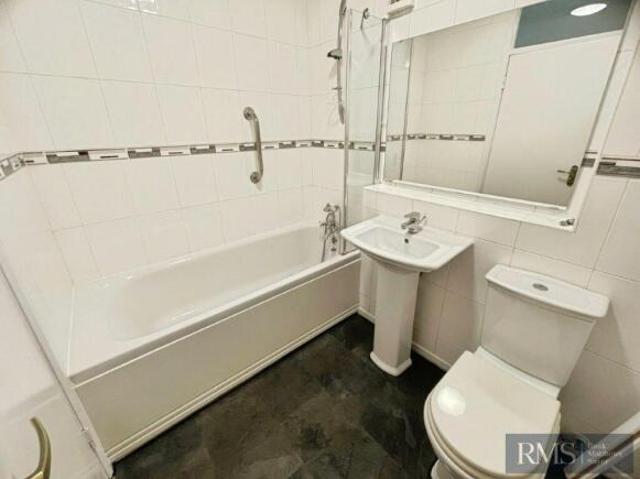 Flat for sale in Jesmond, Tyne And Wear