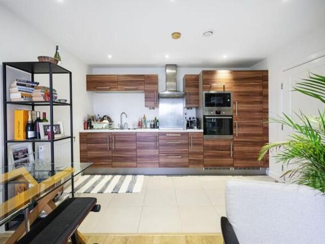 Flat for sale in Stepney, Greater London