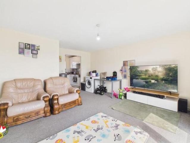 Flat for sale in Gloucester, Gloucestershire