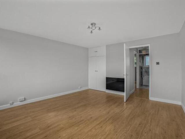 Flat for sale in Abbotswood, Guildford