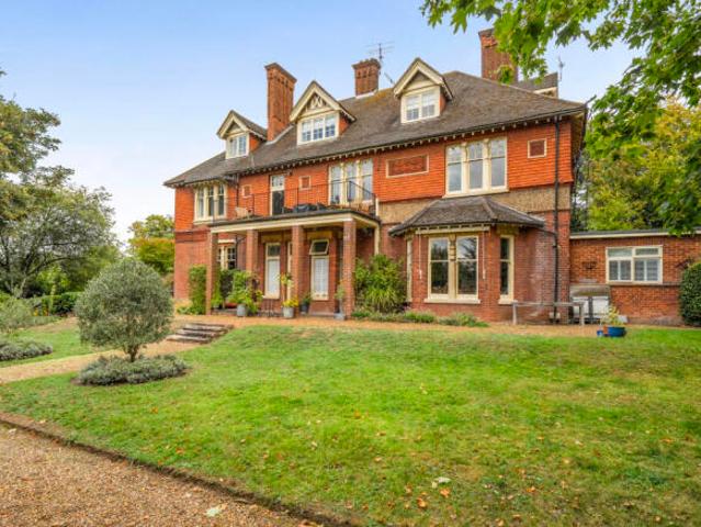 Maisonette for sale in Guildford, Surrey